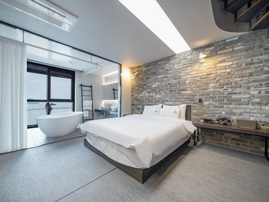 Royal Suite (Hot water - jacuzzi: extra charge)