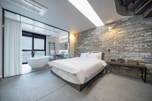 Royal Suite (Hot water - jacuzzi: extra charge) | Desk, soundproofing, free WiFi, bed sheets