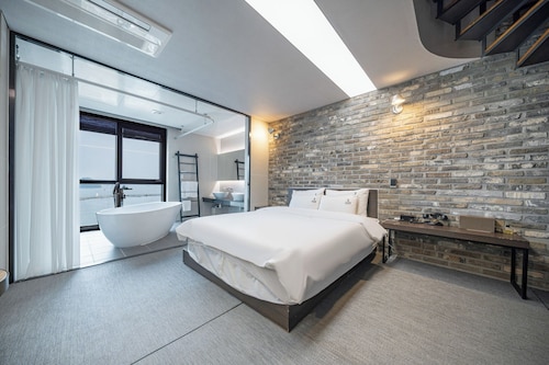 Louis Boutique Hotel