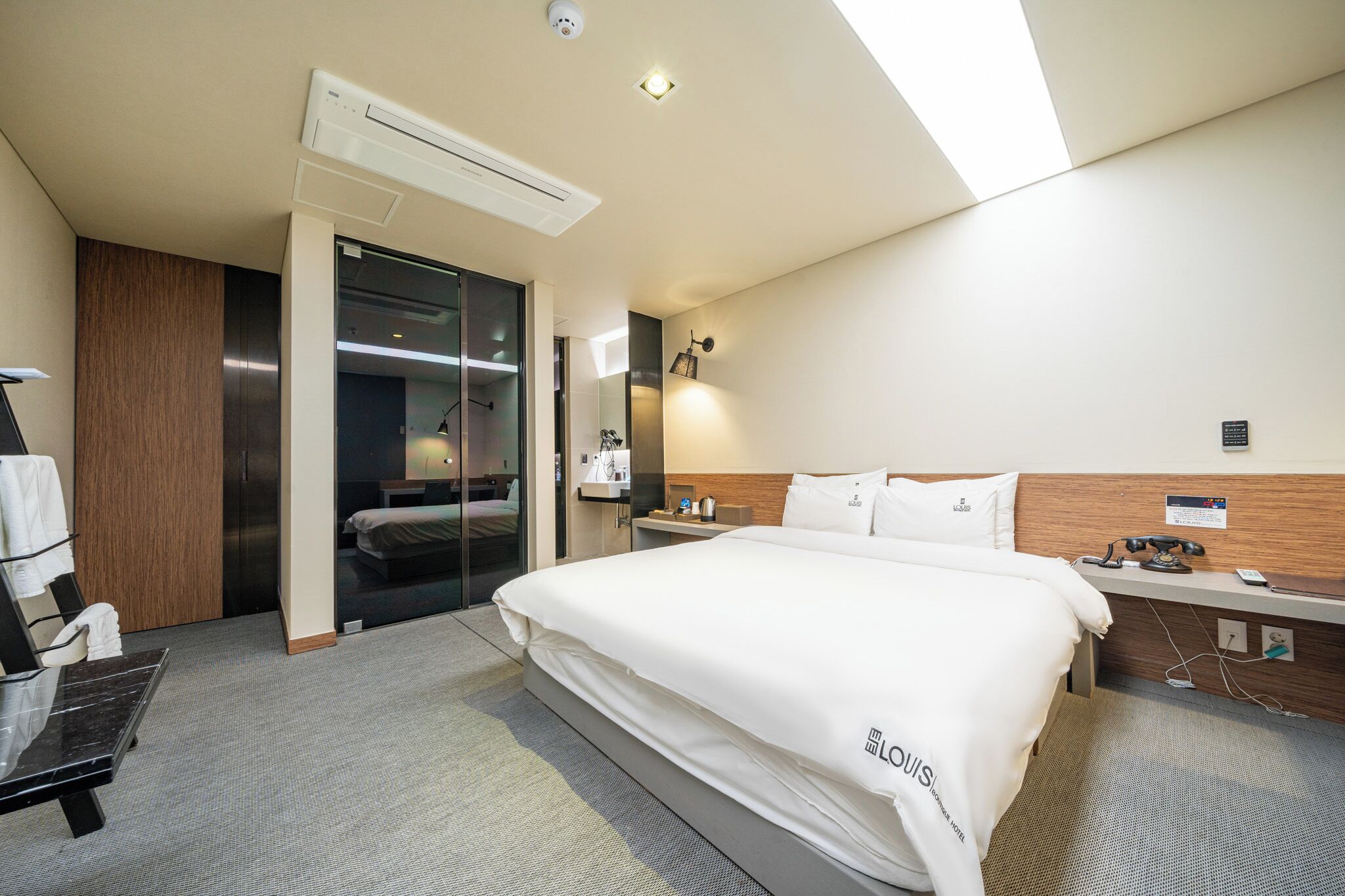 Quarto standard | Escrivaninha, quartos à prova de som, Wi-Fi de cortesia, roupa de cama