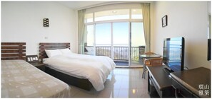 Comfort tweepersoonskamer, 1 tweepersoonsbed, uitzicht op zee, uitzicht op zee | Een bureau, verduisterende gordijnen, geluiddichte muren, gratis wifi