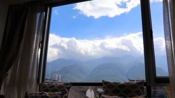 Zimmer, 1 Queen-Bett, Bergblick | Blick auf die Berge