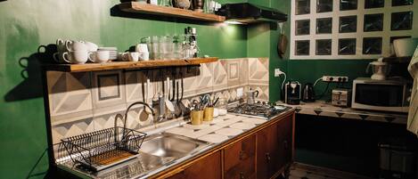 Fridge, microwave, stovetop, dishwasher