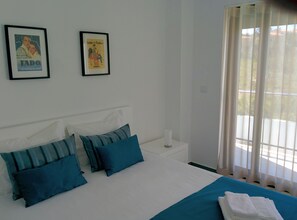 3 bedrooms, in-room safe, iron/ironing board, travel cot