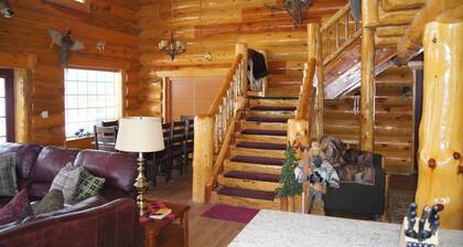 Bean's Lodge, sleep 9, fully equip near WYellowstone, easy access to all spots