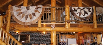 Bean's Lodge, sleep 9, fully equip near WYellowstone, easy access to all spots