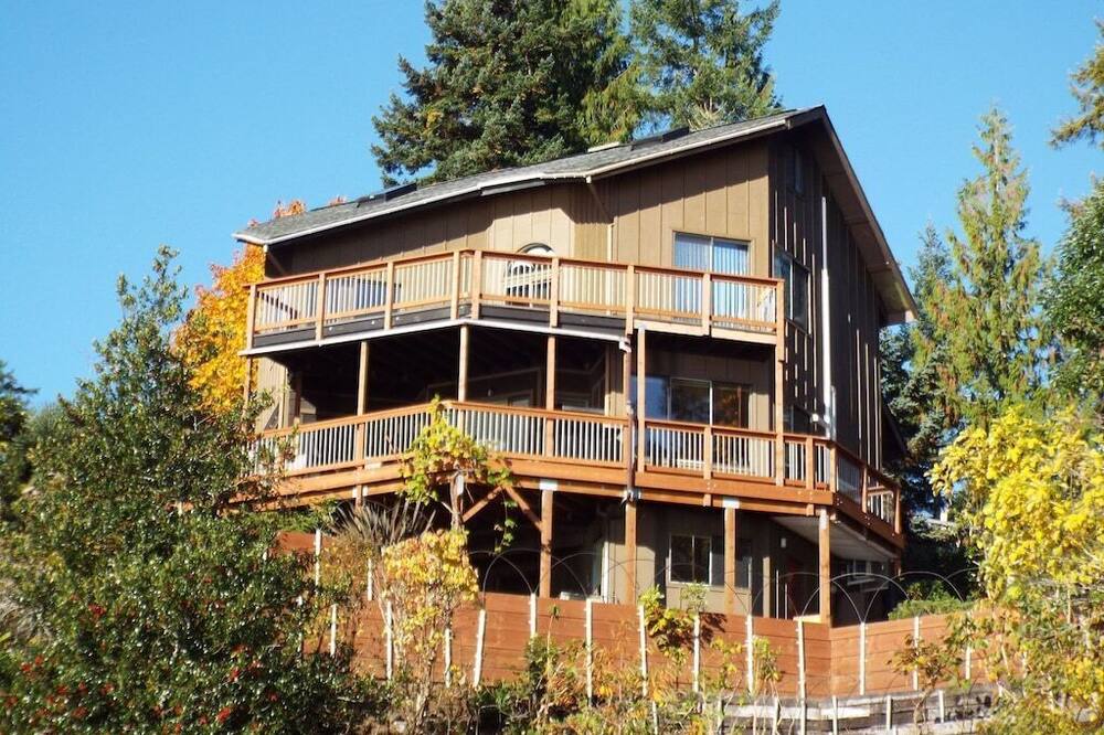 Canal View, Gameroom, 6person HotTub, Lrge Decks, Coverd Patio, DogsOK, Sleeps12