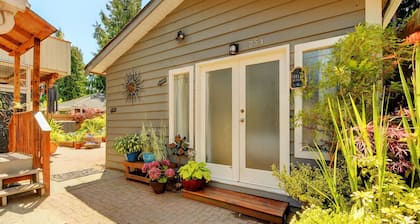 Privates Gartenhaus mit Kingsize-Bett, voll ausgestatteter Küche und privater Terrasse