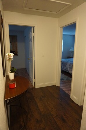 3 bedrooms, iron/ironing board, internet, bed sheets