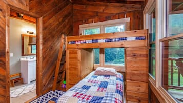 5 bedrooms, free WiFi, bed sheets
