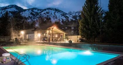 Puesto avanzado: Wind River 7 - 4 habitaciones, jacuzzi y acceso a la piscina.