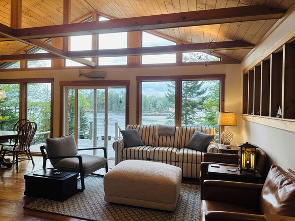 Smart TV, fireplace, stereo
