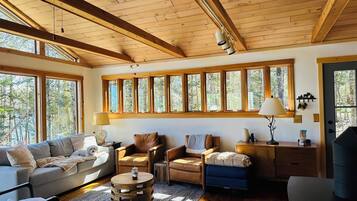 TV connectée, cheminée, chaßne hi-fi