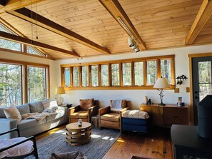 Smart TV, fireplace, stereo