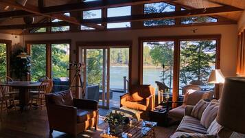 Smart TV, fireplace, stereo