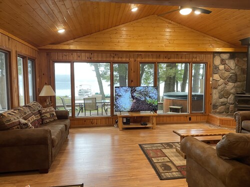 Serenity Beach Haus – Hot Tub & Fire Pit, Near Hiking, Skiing & Snowmobiling
