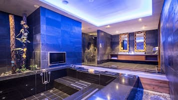Badewanne und Dusche (separat), Whirlpool, kostenlose Toilettenartikel