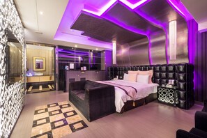 Down comforters, in-room safe, individually decorated - Merryday Day Motel Zhonghe Branch (New Taipei City)