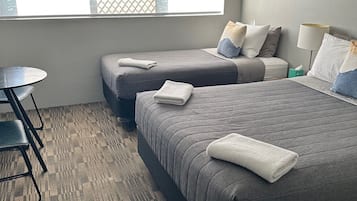 Family Room | Iron/ironing board, free WiFi