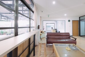 Lobby sitting area - BaanSu Hostel (Bangkok)