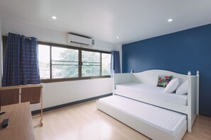 Twin Bedroom with Private Bathroom | Wifi gratis y ropa de cama 