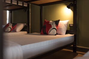 Single Bed in Mixed Dorm  | Free WiFi, bed sheets - BaanSu Hostel (Bangkok)