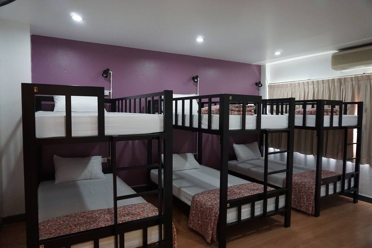 Family room for 6 persons with Private Bathroom | WiFi (無料)、ベッドシーツ