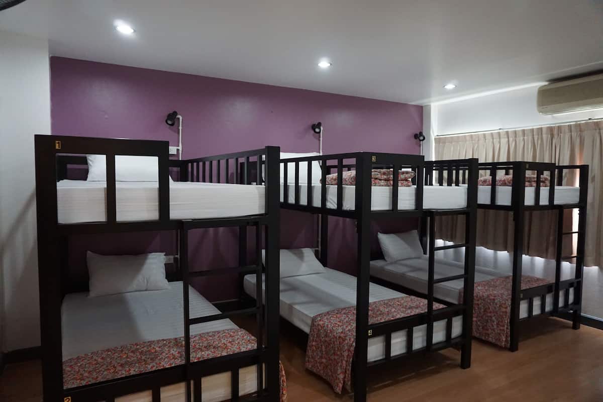 Family room for 6 persons with Private Bathroom | Free WiFi, bed sheets