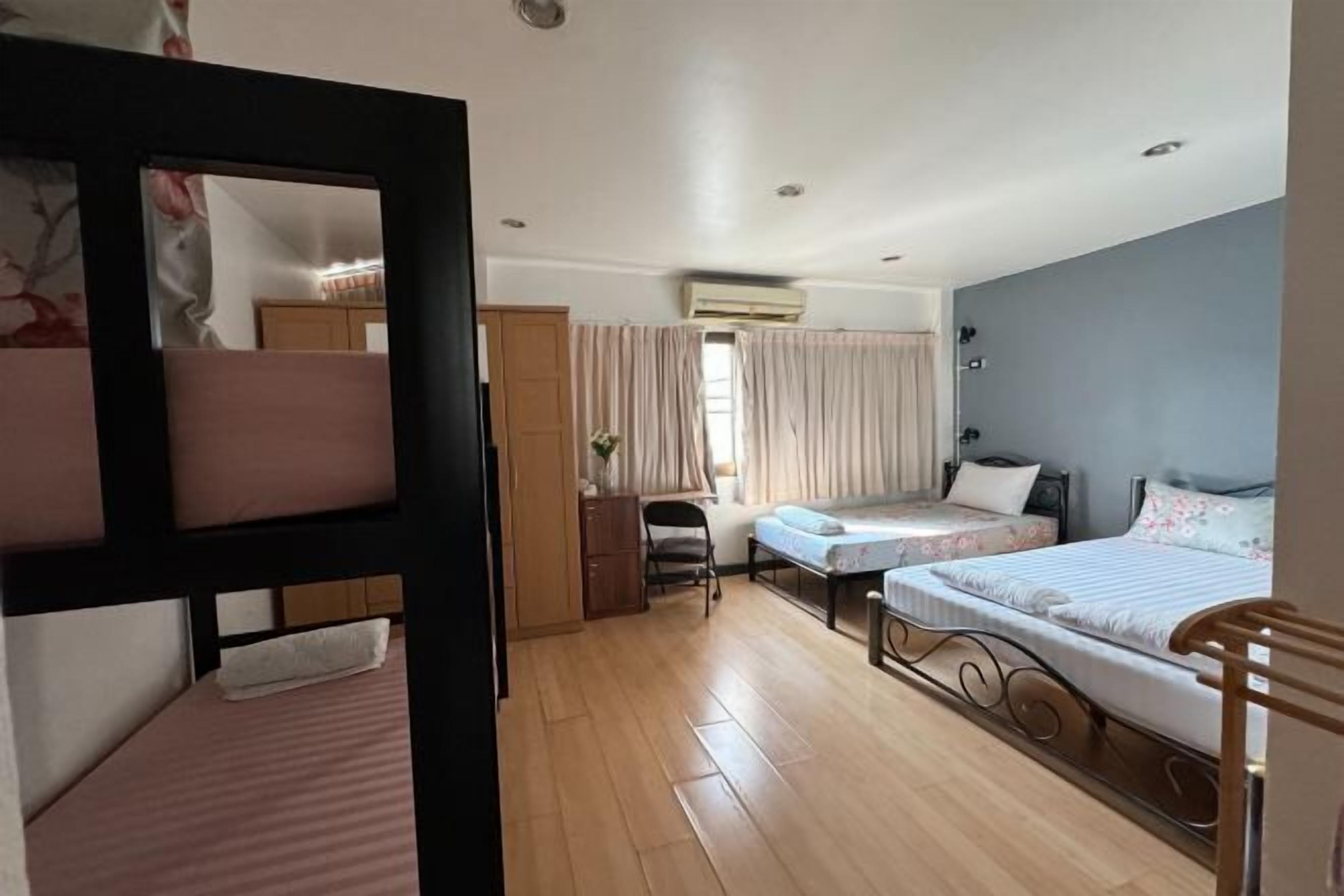 Free WiFi, bed sheets