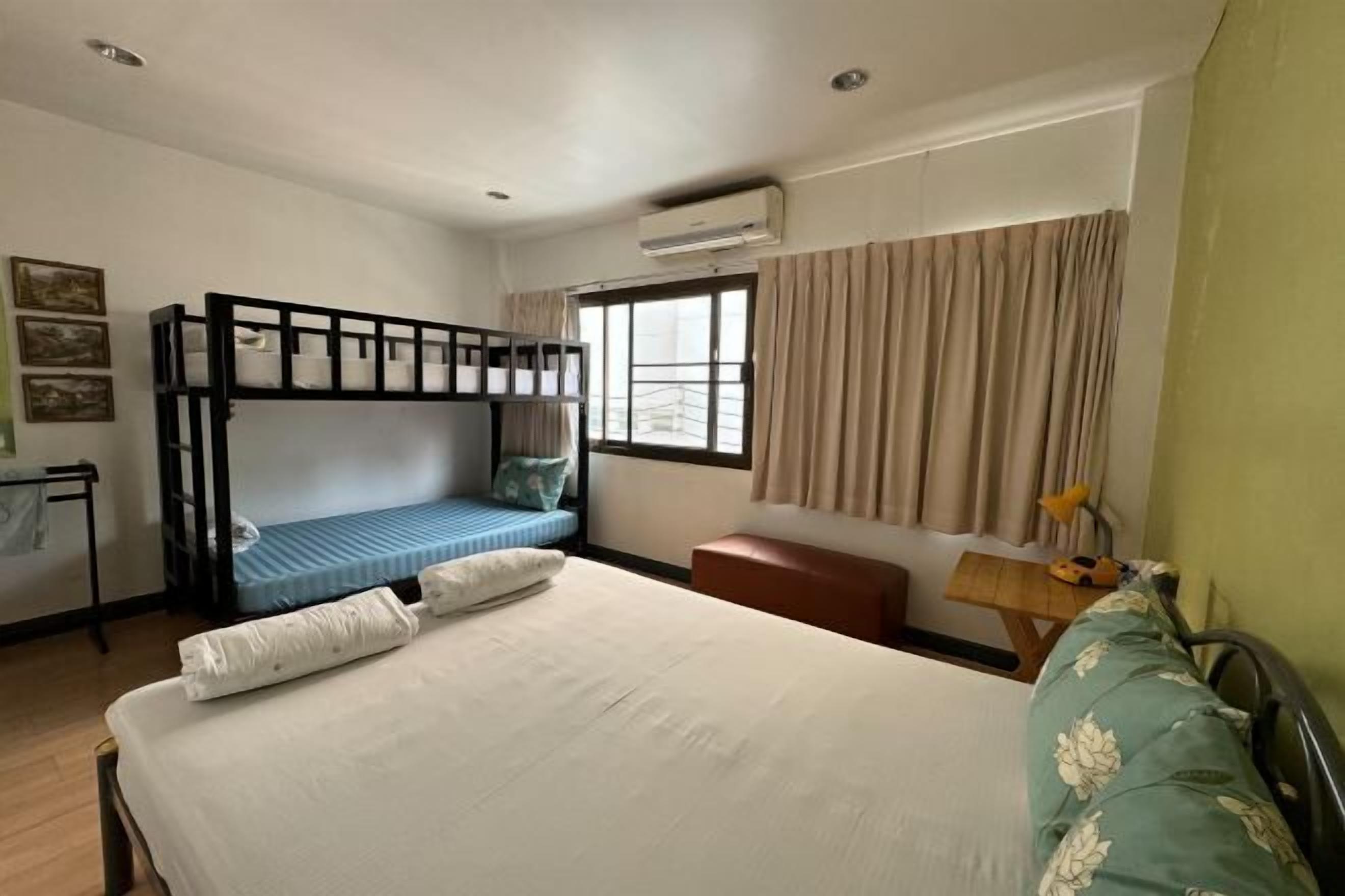 Free WiFi, bed sheets