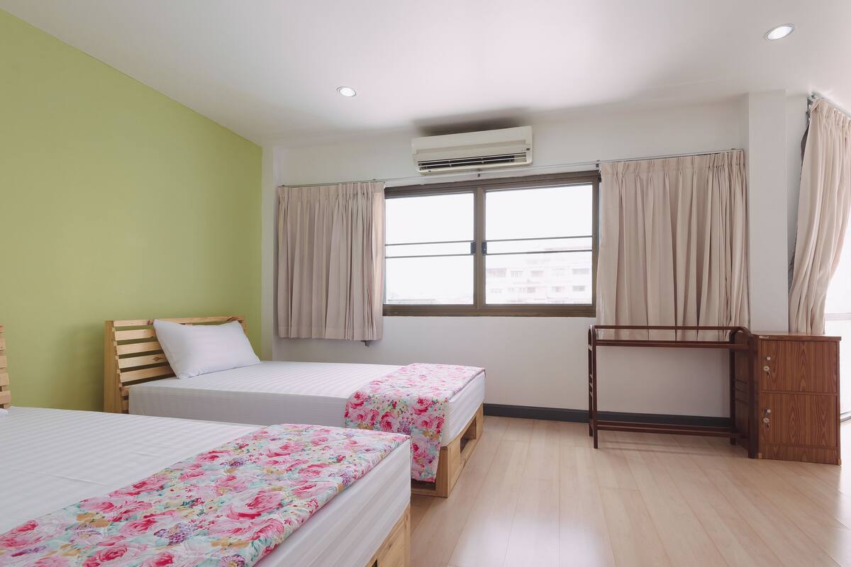 Family room for 5 persons with Private Bathroom | WiFi (無料)、ベッドシーツ
