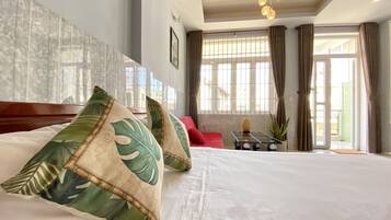 Minibar, desk, free WiFi, bed sheets