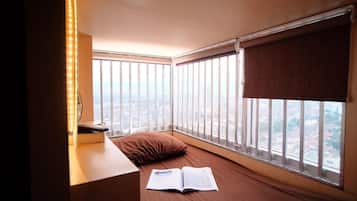 Free WiFi, bed sheets