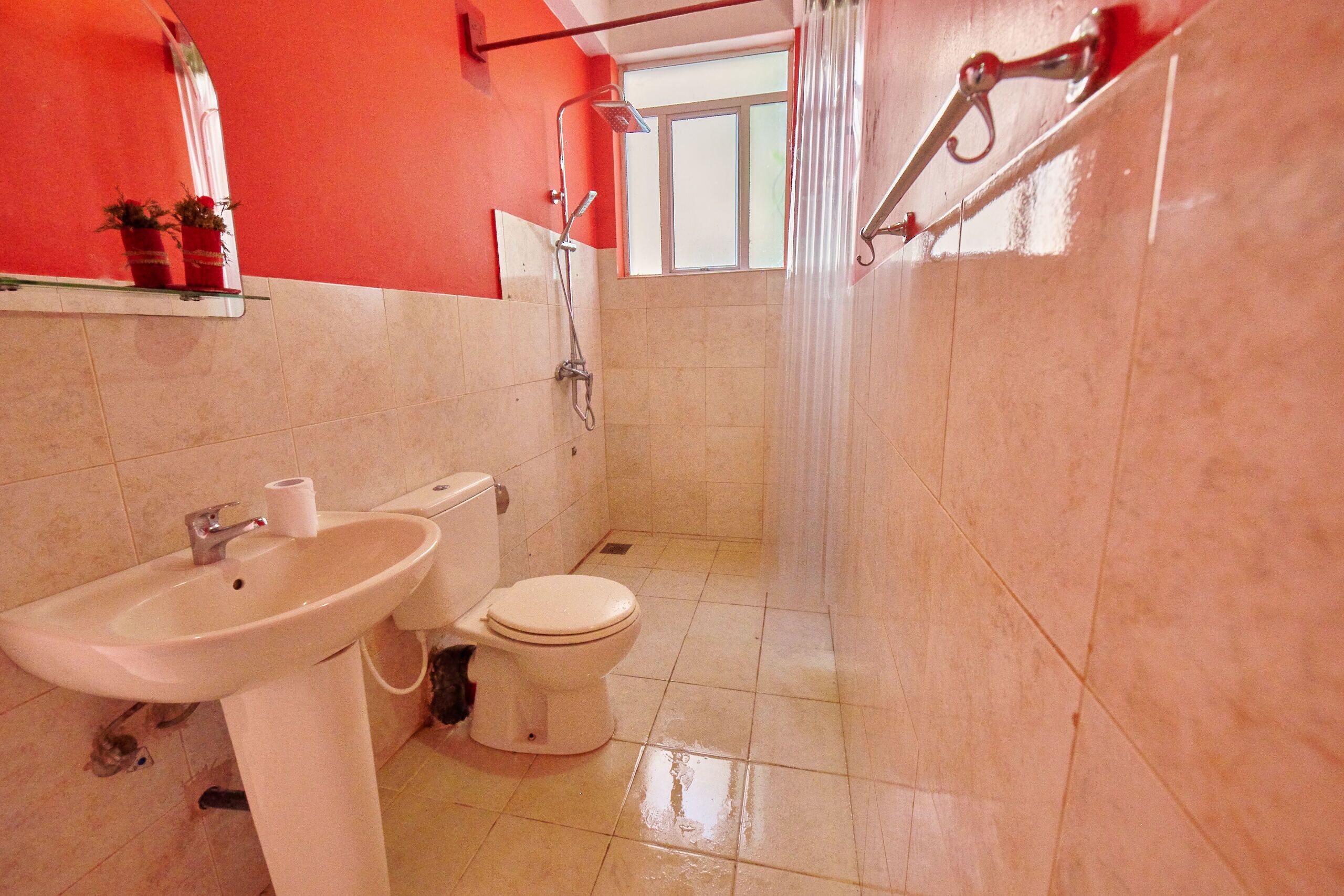 deluxe twin room, 2 queen beds, mountain view, mountainside | bathroom | shower, rainfall showerhead, free toiletries, hair dryer