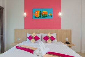 Habitación doble | Baño | Regadera, amenidades de baño gratuitas, toallas