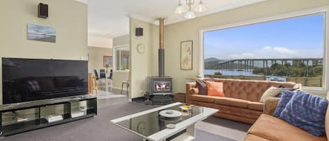 Cottage, 2 Queen Beds, 2 Bathrooms | Living room