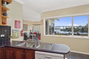 Stuga - 2 queensize-sÀngar - 2 badrum | Vardagsrum | Smart-tv