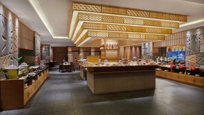A spacious, well-lit restaurant with a central island, wooden cabinets, and a decorative ceiling. - Beijing Baifuyi Apartment Dongzhimen (Beijing)