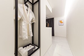 Espacio para trabajar con laptop y wifi gratis