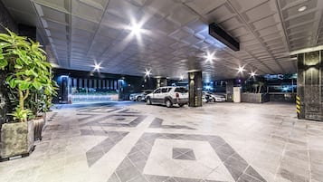 Parking gratuit, parking avec voiturier