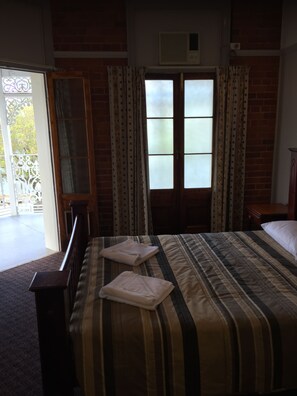 Double Room, Ensuite | Desk, free WiFi, bed sheets - Heritage Hotel (Rockhampton)