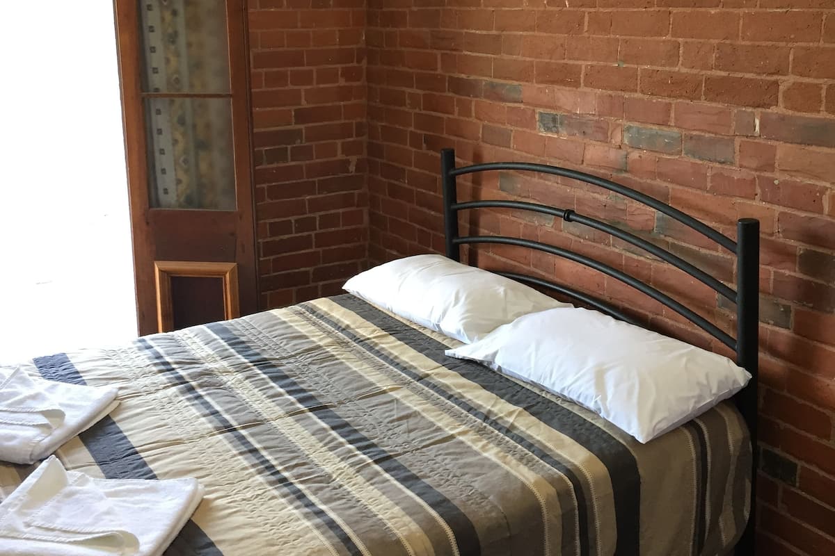 Tweepersoonskamer, balkon | Een bureau, gratis wifi, beddengoed