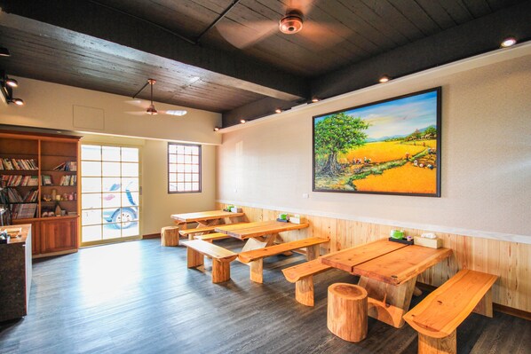 Lobby sitting area - The Tiles Garden B&B (Dongshan)