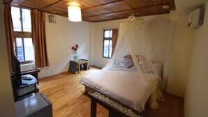 Standard Double Room | Blackout curtains, free WiFi, bed sheets - Shi-Jia B&B (New Taipei City)