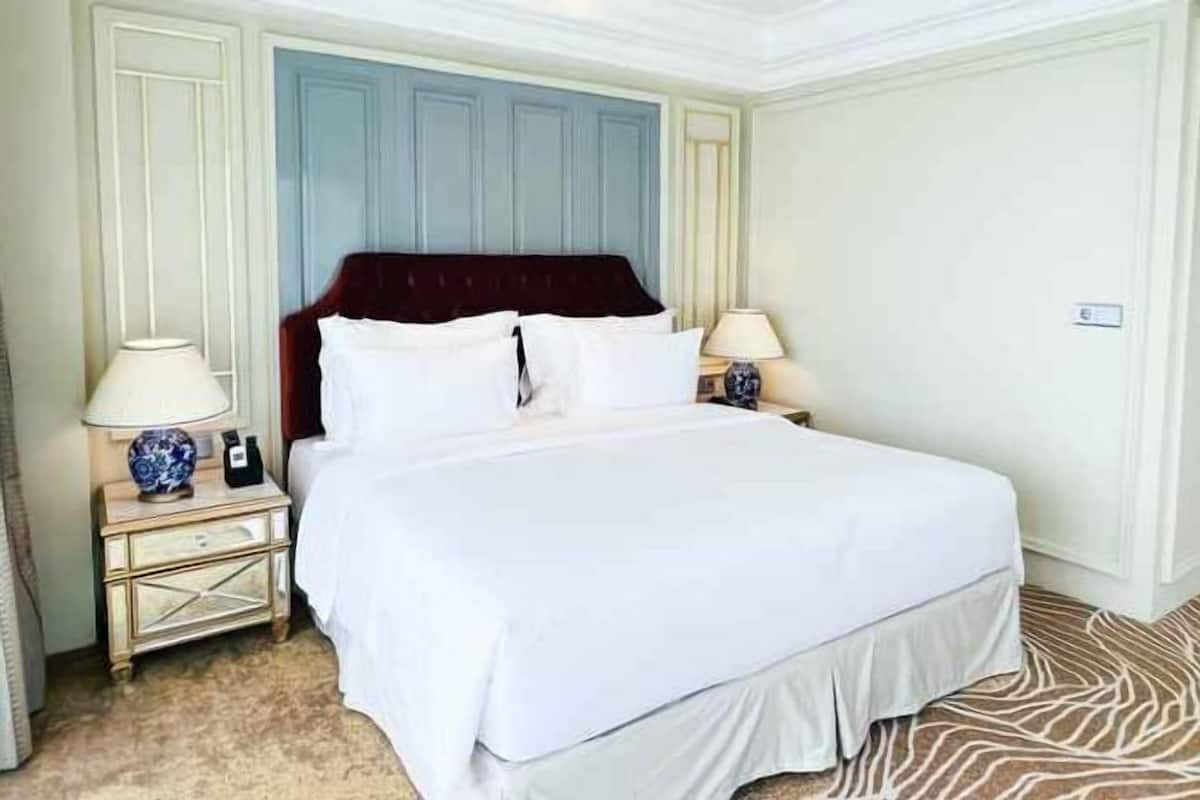 Minibar, in-room safe, desk, blackout drapes