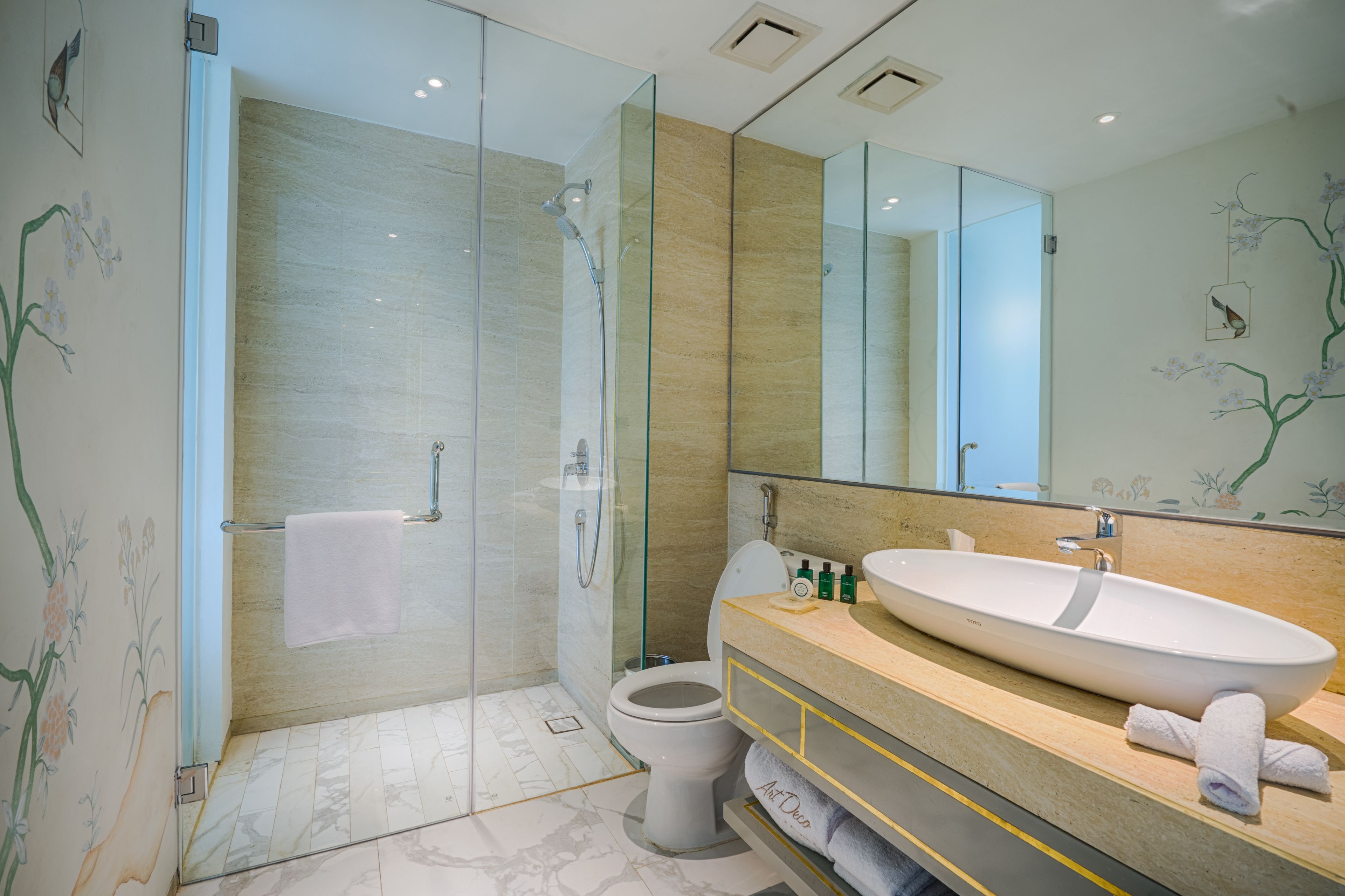Suite, Jetted Tub | Bathroom | Shower, free toiletries, hair dryer, towels
