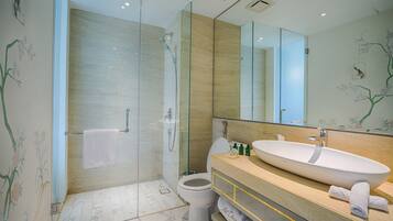 Suite, Jetted Tub | Bathroom | Shower, free toiletries, hair dryer, towels