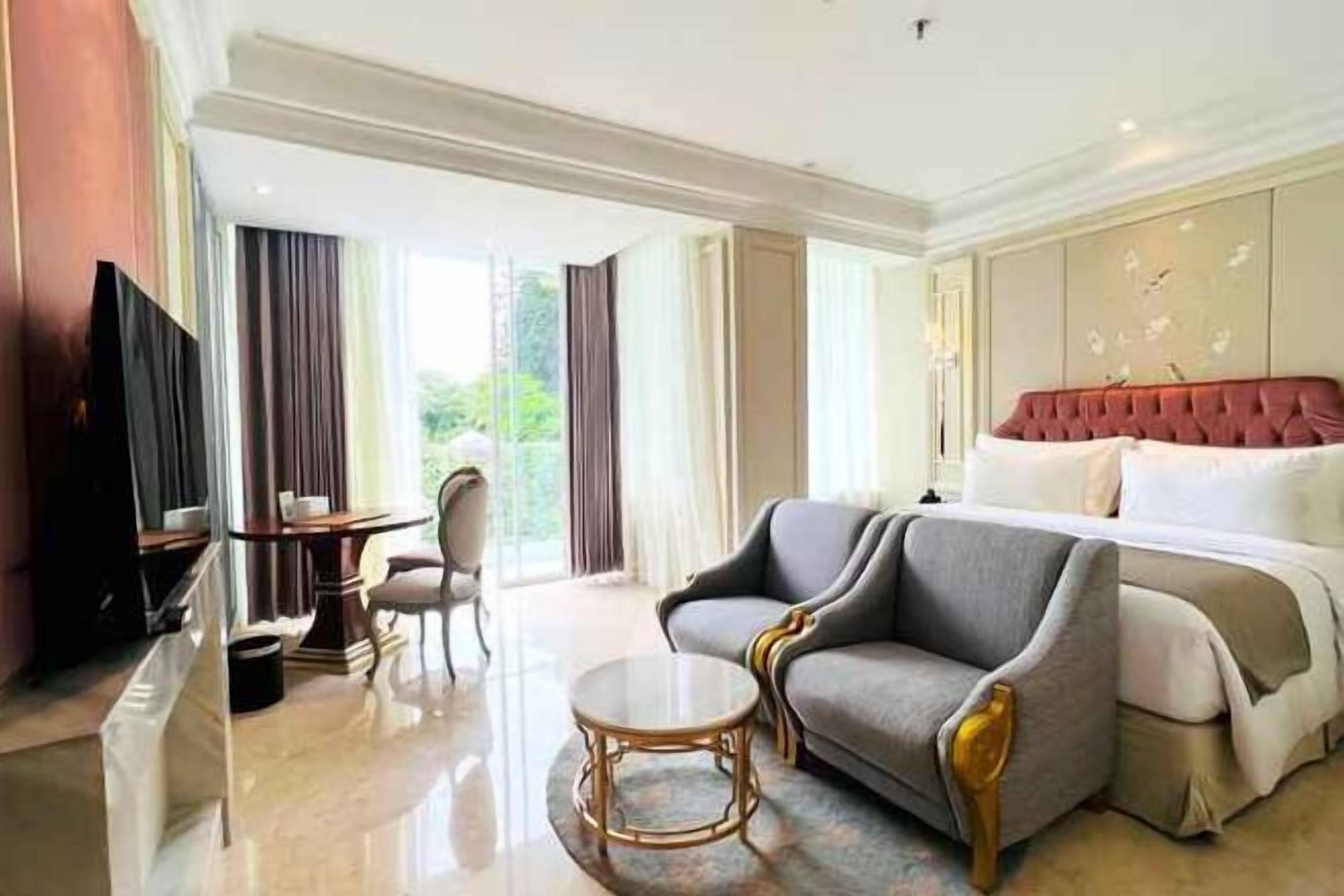 Minibar, in-room safe, desk, blackout curtains