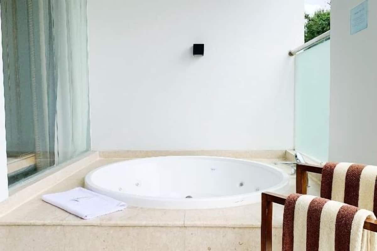 BaƱo | Regadera, amenidades de baƱo gratuitas, secadora de cabello, toallas
