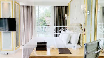 Minibar, in-room safe, desk, blackout curtains